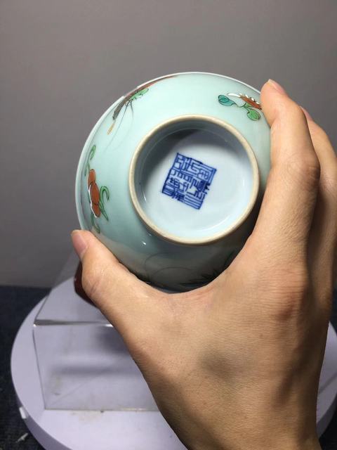 古玩陶瓷豆青釉粉彩碗真品鑒賞圖