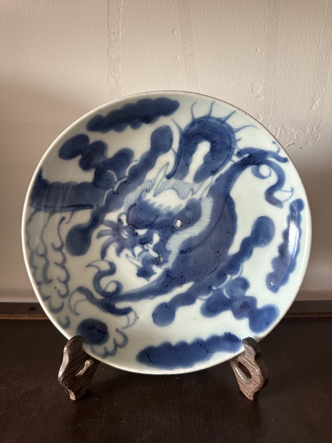 古玩陶瓷過墻龍紋青花盤真品鑒賞圖