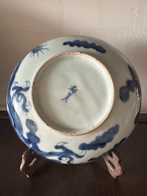 古玩陶瓷過墻龍紋青花盤真品鑒賞圖