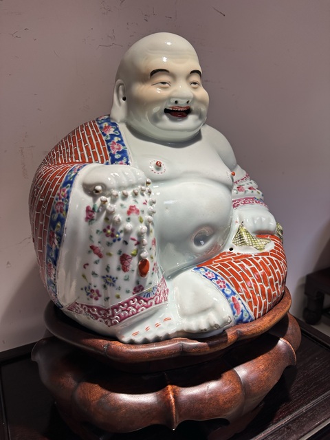 古玩陶瓷粉彩花卉彌勒笑佛真品鑒賞圖