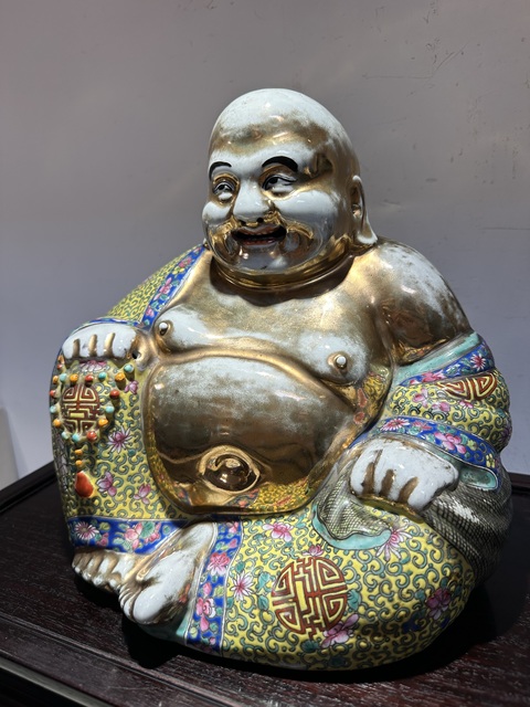 古玩陶瓷金地粉彩花卉彌勒笑佛真品鑒賞圖