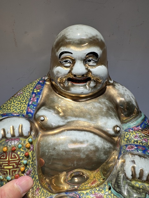 古玩陶瓷金地粉彩花卉彌勒笑佛真品鑒賞圖