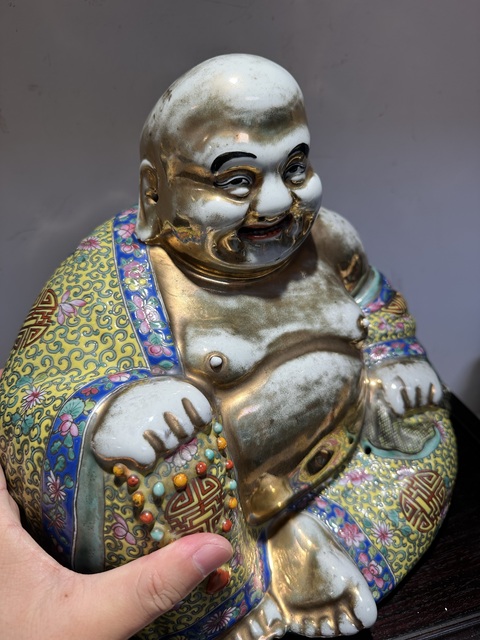 古玩陶瓷金地粉彩花卉彌勒笑佛真品鑒賞圖