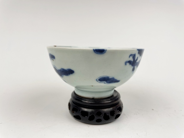 古玩陶瓷清雍正·青花過墻龍紋茶圓拍賣,當前價格0元