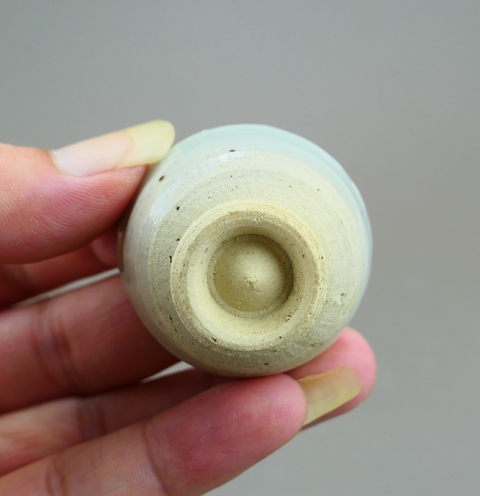 古玩陶瓷元末明初.影青釉小杯(約1368年)拍賣,當前價格1元