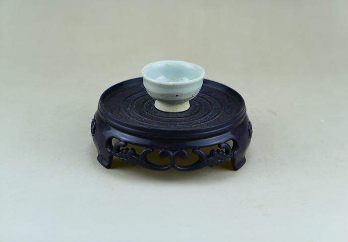古玩陶瓷元末明初.影青釉小杯(約1368年)拍賣,當前價格1元