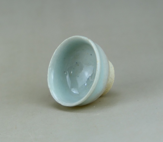 古玩陶瓷元末明初.影青釉小杯(約1368年)拍賣,當前價格1元