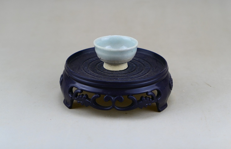 古玩陶瓷元末明初.影青釉小杯(約1368年)拍賣,當前價格1元