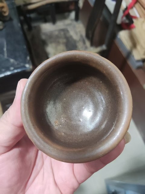 古玩陶瓷醬釉小杯真品鑒賞圖