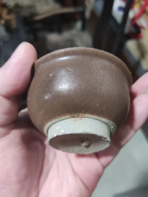 古玩陶瓷醬釉小杯真品鑒賞圖
