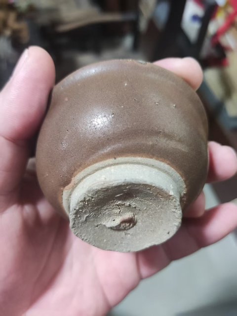 古玩陶瓷醬釉小杯真品鑒賞圖