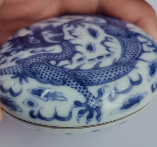 古玩陶瓷民國 青花濤水龍紋印盒拍賣,當前價格5888元