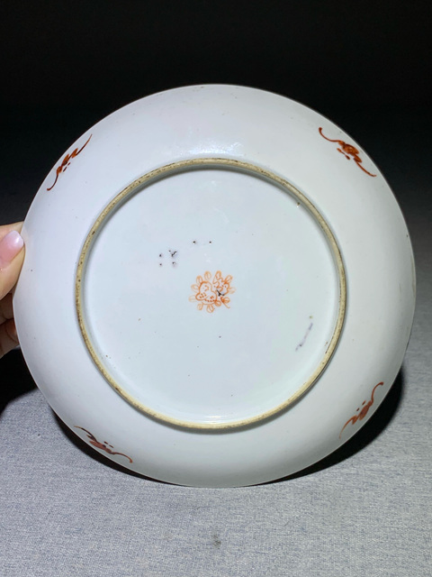 古玩陶瓷粉彩螃蟹花卉紋盤真品鑒賞圖