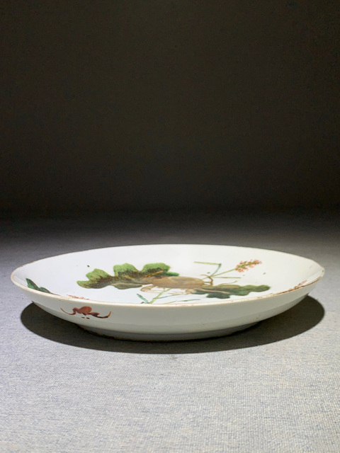 古玩陶瓷粉彩螃蟹花卉紋盤真品鑒賞圖
