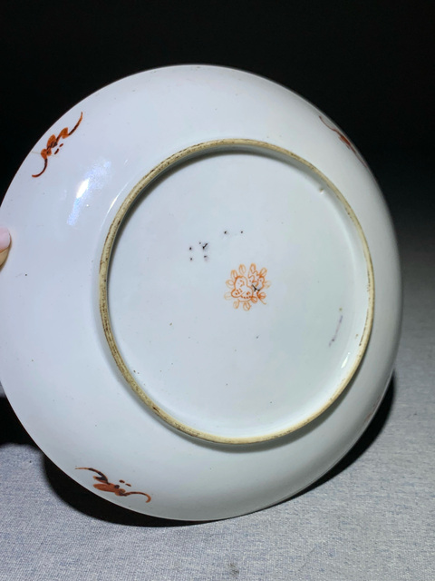 古玩陶瓷粉彩螃蟹花卉紋盤真品鑒賞圖