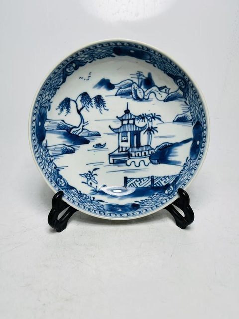 古玩陶瓷樓臺亭閣山水紋青花盤真品鑒賞圖