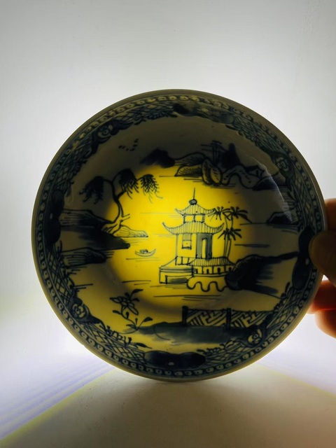 古玩陶瓷樓臺亭閣山水紋青花盤真品鑒賞圖