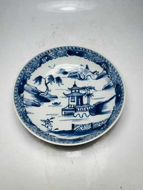 古玩陶瓷樓臺亭閣山水紋青花盤真品鑒賞圖