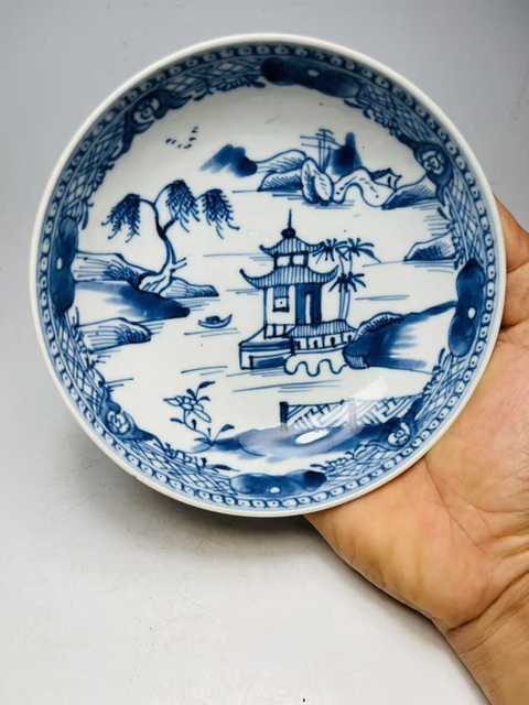 古玩陶瓷樓臺亭閣山水紋青花盤真品鑒賞圖