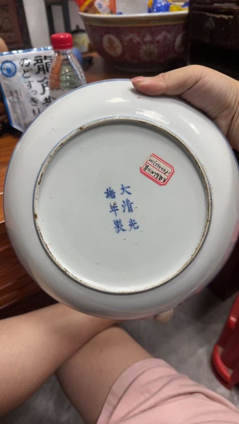 古玩陶瓷花卉紋青花加彩盤真品鑒賞圖