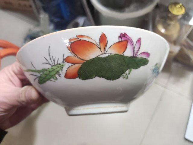 古玩陶瓷荷花粉彩碗真品鑒賞圖