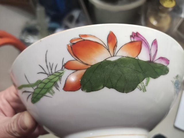 古玩陶瓷荷花粉彩碗真品鑒賞圖