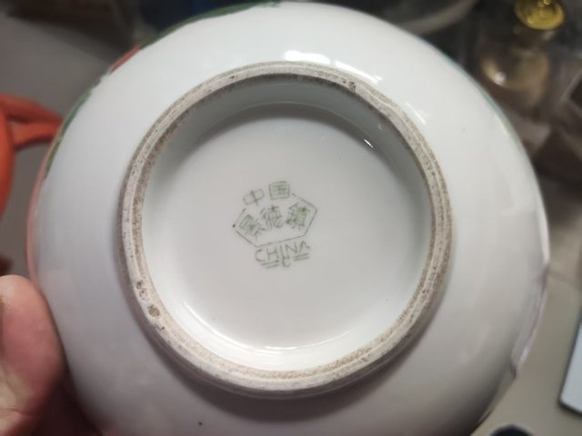 古玩陶瓷荷花粉彩碗真品鑒賞圖