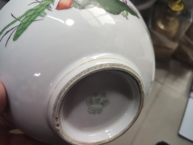 古玩陶瓷荷花粉彩碗真品鑒賞圖