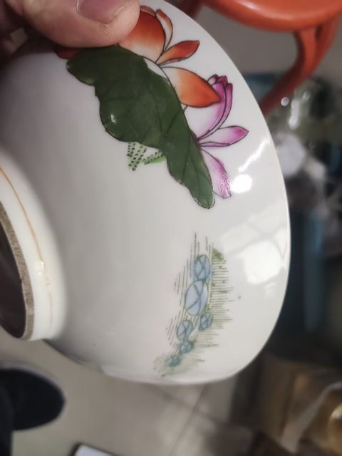 古玩陶瓷荷花粉彩碗真品鑒賞圖
