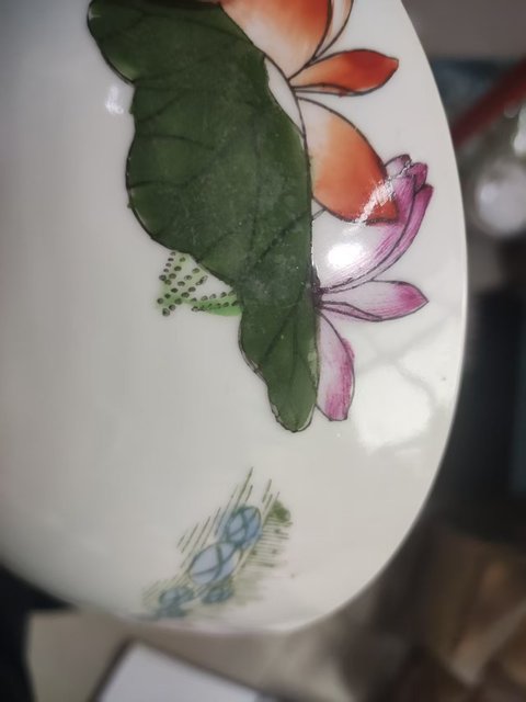 古玩陶瓷荷花粉彩碗真品鑒賞圖
