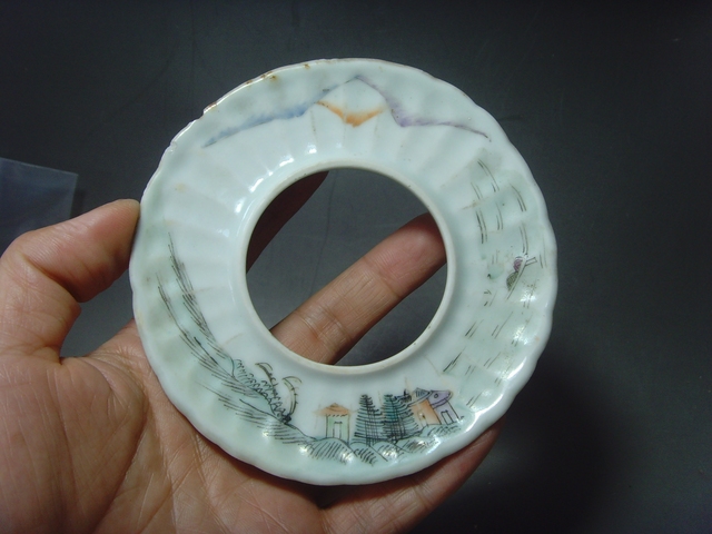 古玩陶瓷粉彩茶托真品鑒賞圖