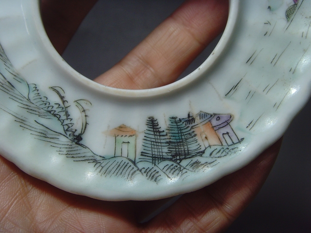 古玩陶瓷粉彩茶托真品鑒賞圖