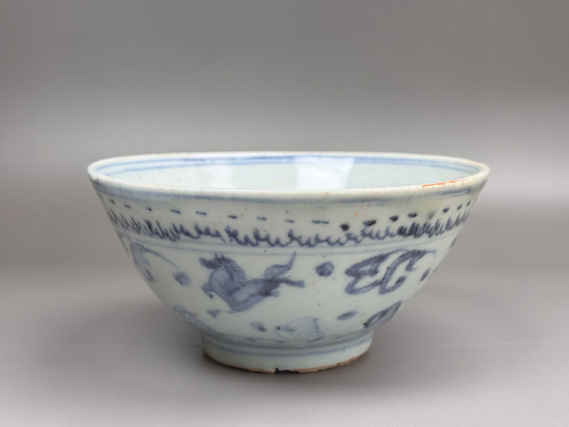 古玩陶瓷明中期·青花江崖海水飛馬紋碗拍賣，當前價格558元