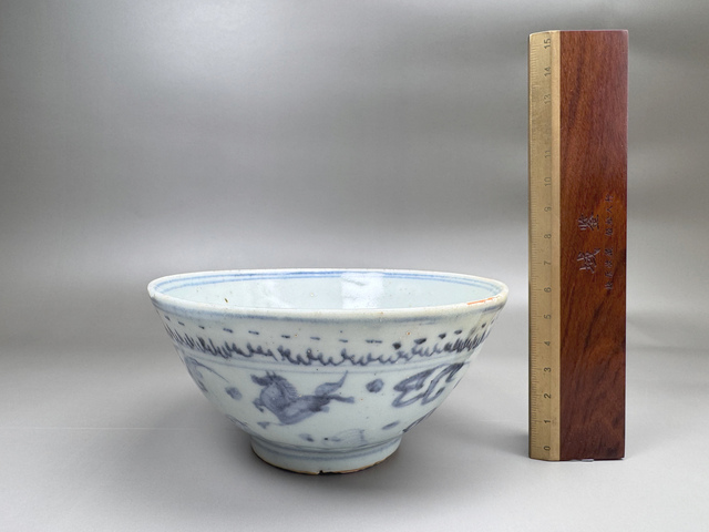 古玩陶瓷明中期·青花江崖海水飛馬紋碗拍賣，當前價格558元