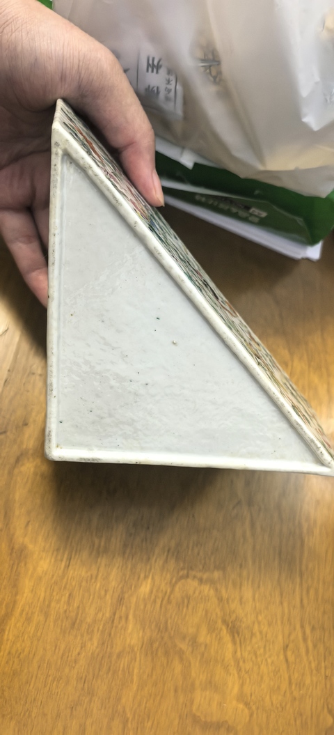 古玩陶瓷花蝶紋粉彩角盤真品鑒賞圖