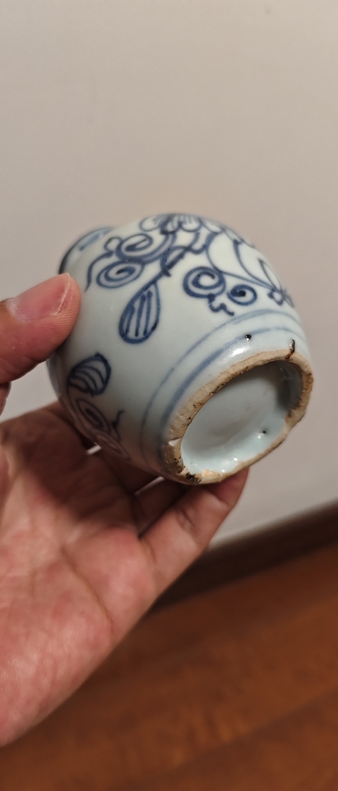 古玩陶瓷青花花卉紋罐真品鑒賞圖