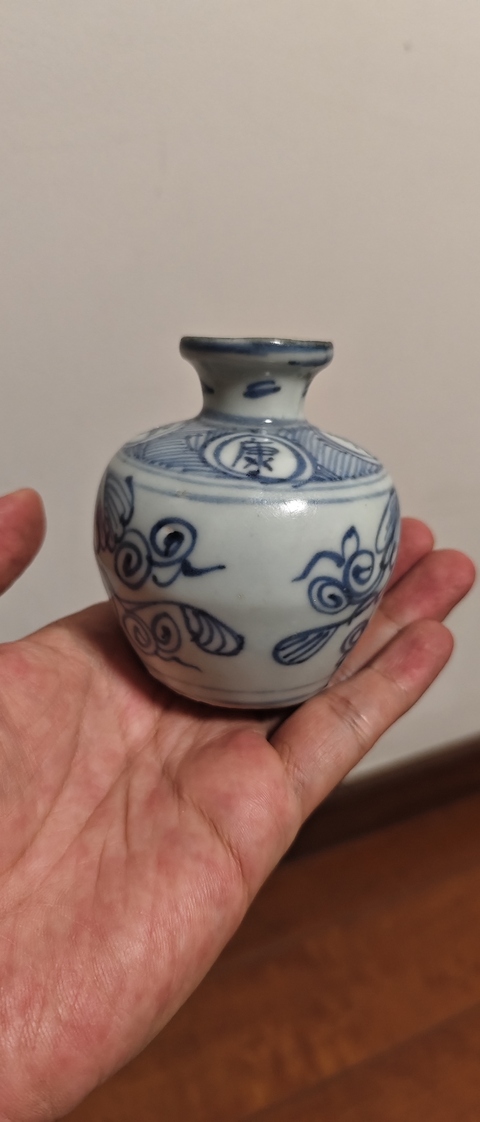 古玩陶瓷青花花卉紋罐真品鑒賞圖