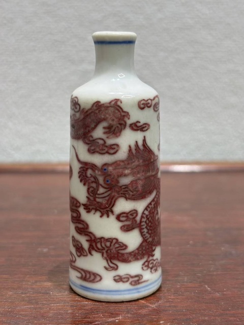 古玩陶瓷鼻煙壺真品鑒賞圖