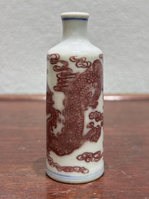 古玩陶瓷鼻煙壺真品鑒賞圖