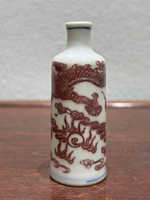 古玩陶瓷鼻煙壺真品鑒賞圖