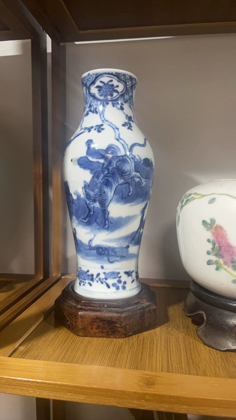 古玩陶瓷十二生肖生青花瓶真品鑒賞圖
