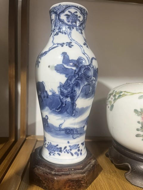 古玩陶瓷十二生肖生青花瓶真品鑒賞圖