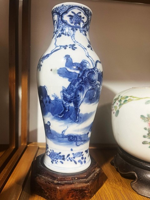 古玩陶瓷十二生肖生青花瓶真品鑒賞圖
