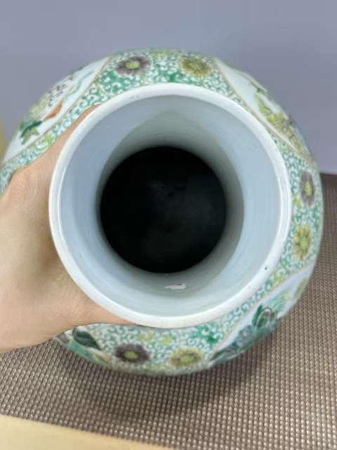 古玩陶瓷五彩人物故事天球瓶,模糊,偏老真品鑒賞圖