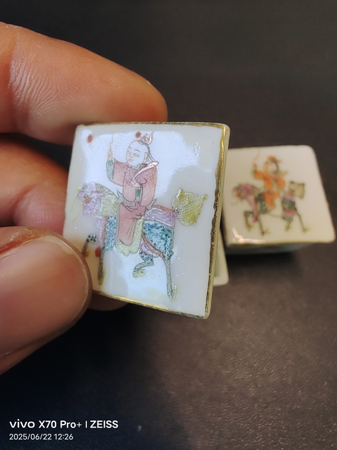 古玩陶瓷粉彩麒麟送子圖蓋盒真品鑒賞圖