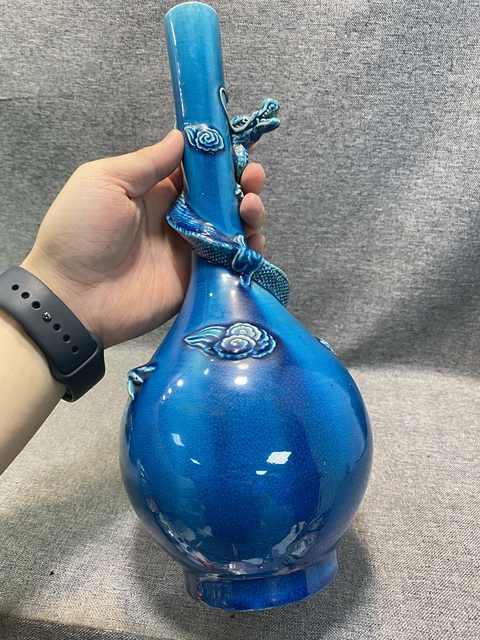 古玩陶瓷孔雀藍釉盤螭龍紋瓶真品鑒賞圖
