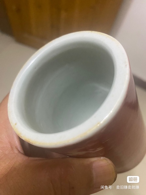 古玩陶瓷紅釉筆筒真品鑒賞圖