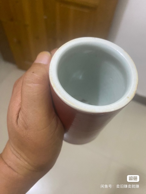 古玩陶瓷紅釉筆筒真品鑒賞圖