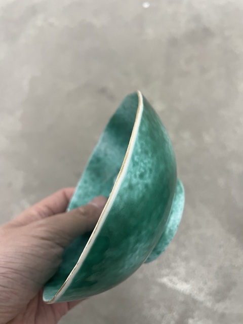 古玩陶瓷綠釉花口碗真品鑒賞圖