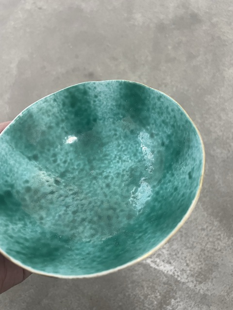 古玩陶瓷綠釉花口碗真品鑒賞圖
